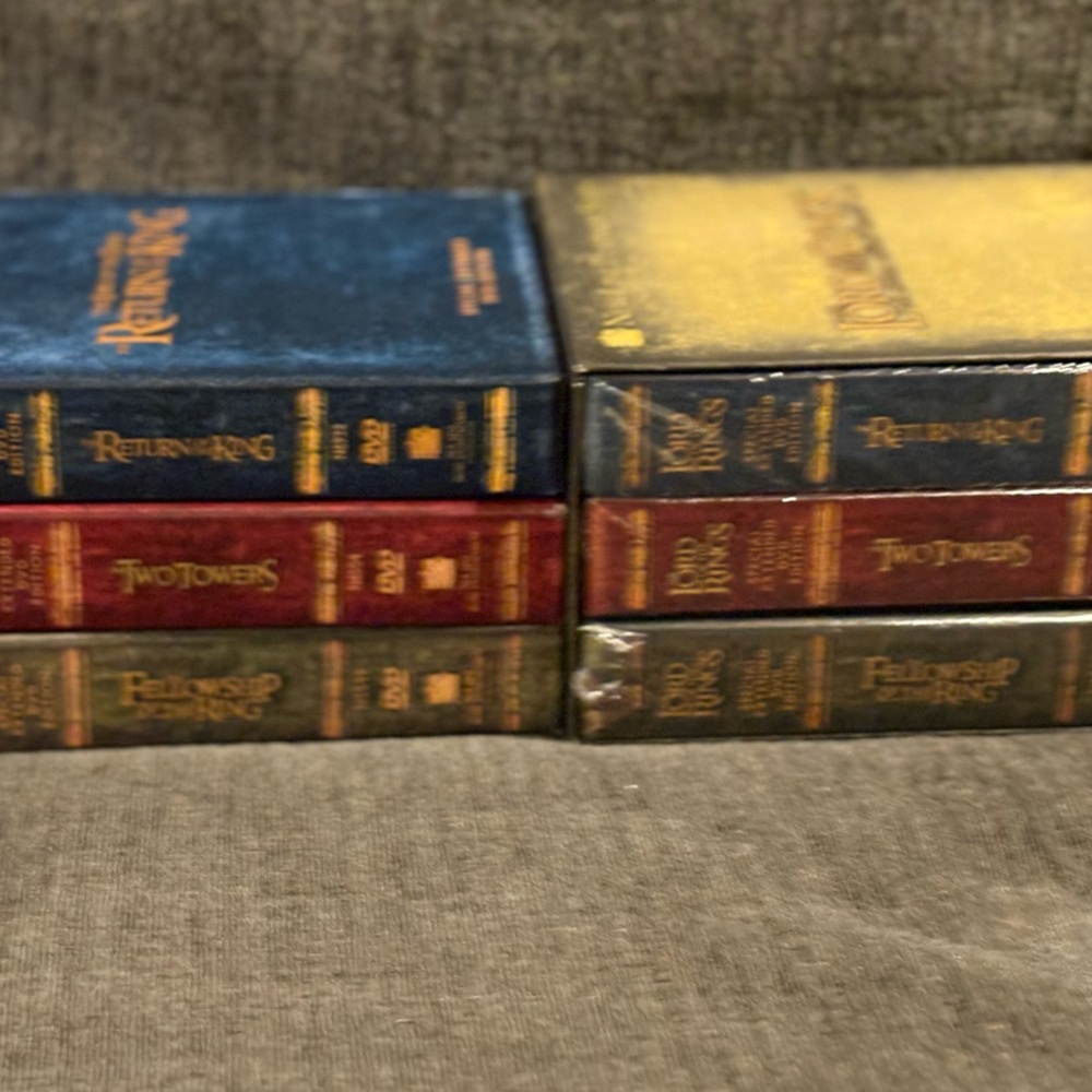 LORD OF THE RING 
Trilogy Special Extended Edition
12 Disc Set: 
1 NEW
1 USED